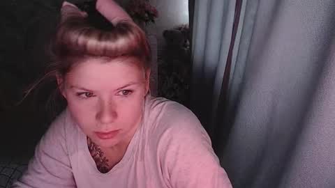 Melissa  Ray online show from October 25, 2:30 am