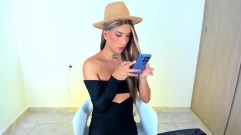 M E L I S S A  online show from January 9, 9:16 pm