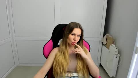 Melissa online show from May 4, 9:27 am