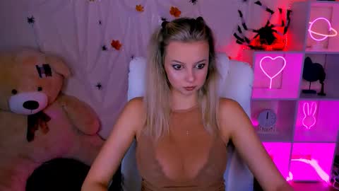 Melissa online show from October 23, 1:21 pm