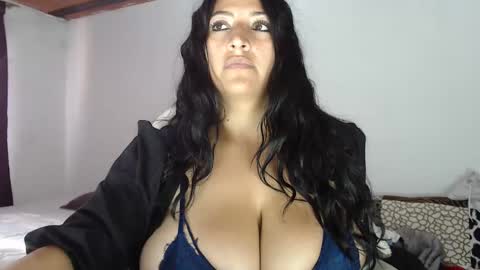 Snapshot of melissa_sexytits chatting on January 2, 9:18 pm Lau online show from January 2, 9:18 pm