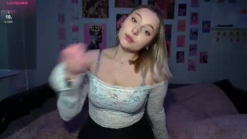 Missi online show from March 15, 9:15 am