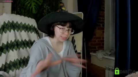 Snapshot of melissa_wells chatting on June 18, 12:00 am Melissa online show from June 18, 12:00 am