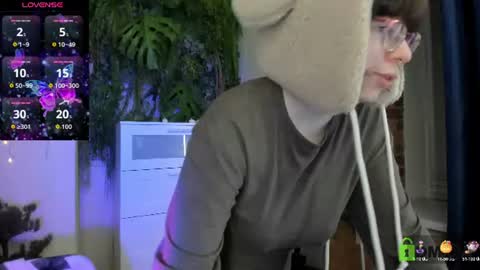 Snapshot of melissa_wells chatting on July 25, 9:01 pm Melissa online show from July 25, 9:01 pm
