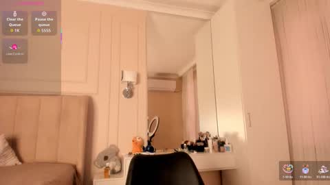 Snapshot of melissa_yamazaki chatting on November 19, 4:45 am Lisaa online show from November 19, 4:45 am