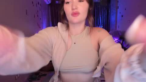 Melissa Keller online show from September 21, 8:54 pm