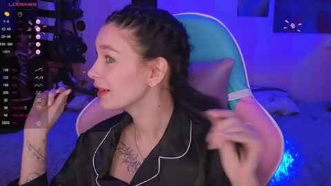 Snapshot of mella_freya chatting on January 7, 9:14 pm Freya IM NONUDE online show from January 7, 9:14 pm