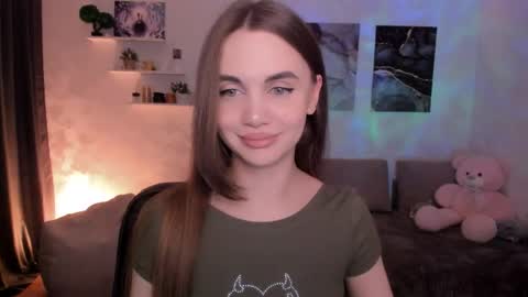 Snapshot of mellifluoustess chatting on May 7, 9:42 pm Tessa online show from May 7, 9:42 pm