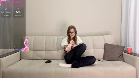 Snapshot of melliscute chatting on April 2, 4:48 pm melliscute online show from April 2, 4:48 pm