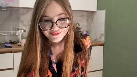 Snapshot of melliscute chatting on April 3, 7:45 pm melliscute online show from April 3, 7:45 pm