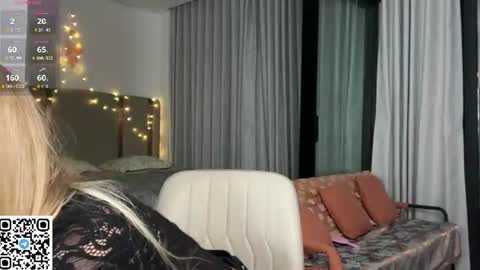 Snapshot of mellisssa_xo chatting on June 28, 1:17 pm lily Alice online show from June 28, 1:17 pm