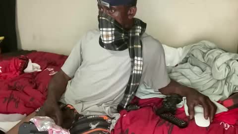 Snapshot of mellomost chatting on April 8, 8:25 am mellomost online show from April 8, 8:25 am