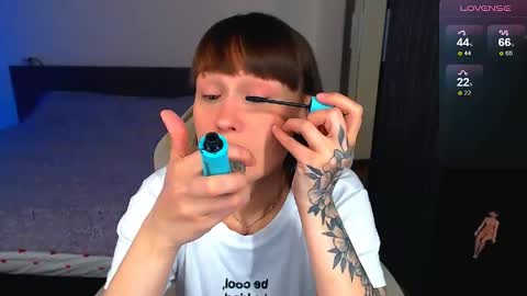Snapshot of mellovell chatting on May 10, 11:32 pm Mel online show from May 10, 11:32 pm