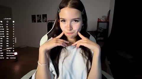 EVA online show from October 31, 7:37 pm