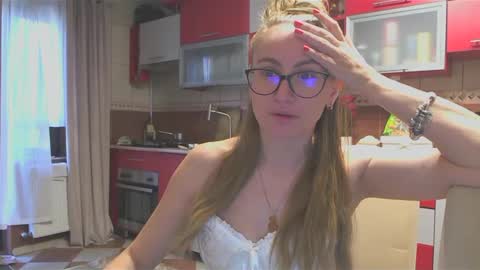 Melly online show from February 10, 8:20 am