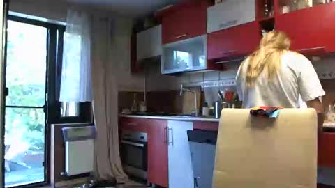 Melly online show from September 22, 6:48 am