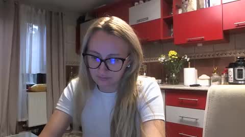 Melly online show from October 13, 6:35 am