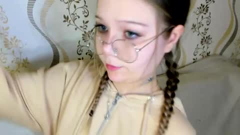 Snapshot of melmooon chatting on October 7, 2:25 pm MelMooon online show from October 7, 2:25 pm