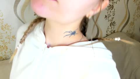 Snapshot of melmooon chatting on October 11, 12:04 pm MelMooon online show from October 11, 12:04 pm