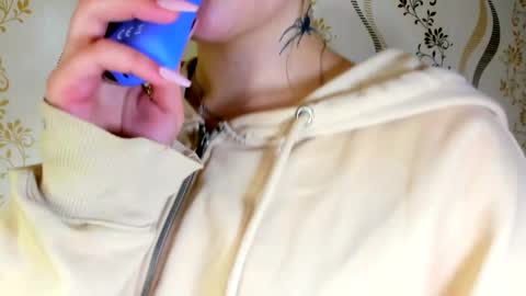 Snapshot of melmooon chatting on October 14, 1:56 pm MelMooon online show from October 14, 1:56 pm