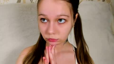 MelMooon online show from February 15, 8:16 pm