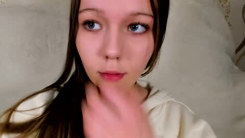 MelMooon online show from February 21, 6:09 pm