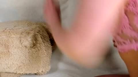 MelMooon online show from March 4, 8:15 pm