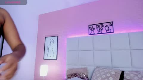 MELODDY PARKERR online show from April 16, 11:55 am