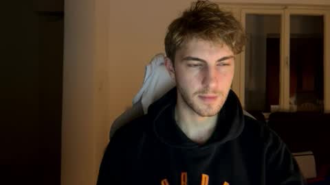 Snapshot of melodicass chatting on December 6, 2:13 am Melodicass online show from December 6, 2:13 am