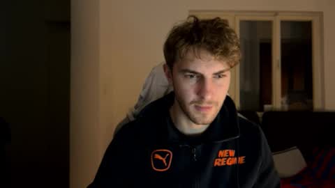 Snapshot of melodicass chatting on December 6, 10:19 pm Melodicass online show from December 6, 10:19 pm