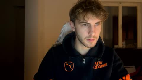 Snapshot of melodicass chatting on December 7, 2:31 am Melodicass online show from December 7, 2:31 am