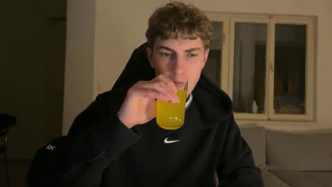 Snapshot of melodicass chatting on November 30, 7:29 pm Melodicass online show from November 30, 7:29 pm