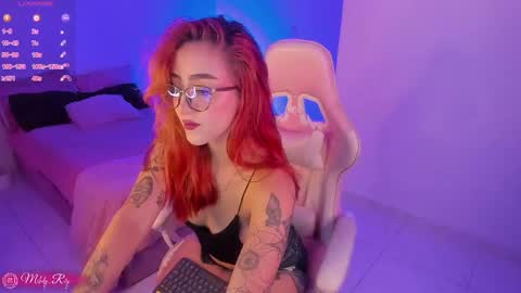 Snapshot of melodie_roy chatting on May 16, 9:46 pm Melodie Roy 999 online show from May 16, 9:46 pm