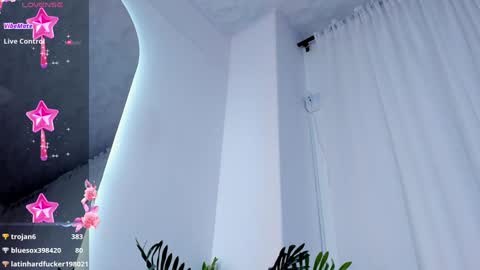 Snapshot of melody_blake16 chatting on December 30, 2:08 pm online show from December 30, 2:08 pm