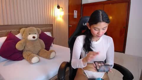 Snapshot of melody_flowers chatting on December 2, 12:18 pm Melody online show from December 2, 12:18 pm