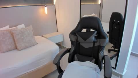 Snapshot of melody_flowers chatting on November 25, 12:27 pm Melody online show from November 25, 12:27 pm