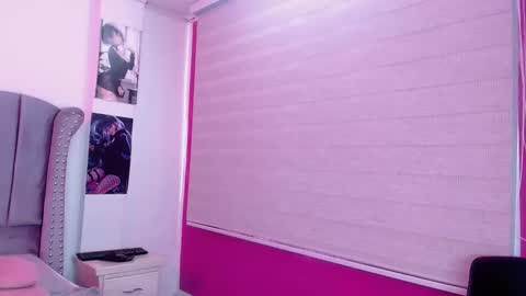 Snapshot of melody_toy chatting on September 23, 8:12 pm melody online show from September 23, 8:12 pm
