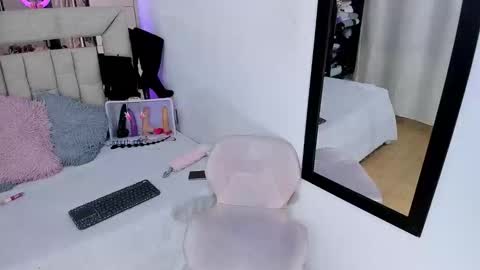 melody online show from February 10, 5:55 am