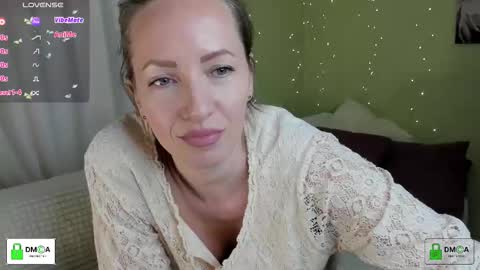 Snapshot of melodyys chatting on November 23, 6:30 pm Melody My schedule this week Wednesday Thursday Sunday online show from November 23, 6:30 pm