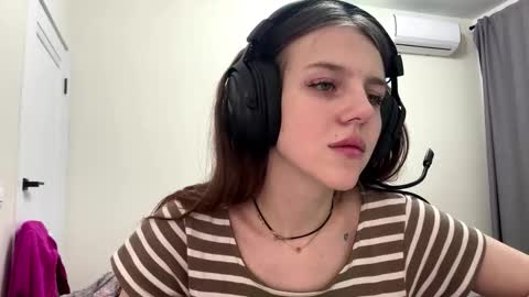 Snapshot of melonygriffen chatting on January 18, 6:55 pm Hi Im Aria 18 years old online show from January 18, 6:55 pm