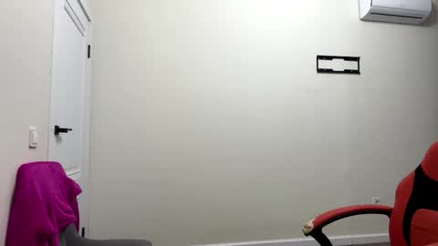 Snapshot of melonygriffen chatting on February 2, 12:37 pm Hi Im Aria 18 years old online show from February 2, 12:37 pm