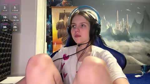 Snapshot of melonygriffen chatting on February 17, 5:52 pm Hi Im Aria 18 years old online show from February 17, 5:52 pm