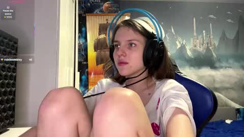 Snapshot of melonygriffen chatting on February 20, 5:35 pm Hi Im Aria 18 years old online show from February 20, 5:35 pm