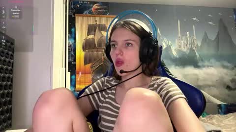 Snapshot of melonygriffen chatting on February 22, 4:05 pm Hi Im Aria 18 years old online show from February 22, 4:05 pm