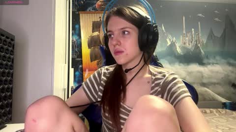 Snapshot of melonygriffen chatting on February 23, 4:37 pm Hi Im Aria 18 years old online show from February 23, 4:37 pm