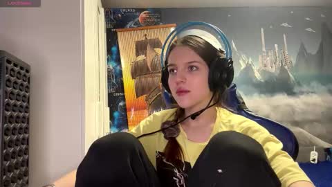 Hi Im Aria 18 years old online show from March 13, 5:08 pm