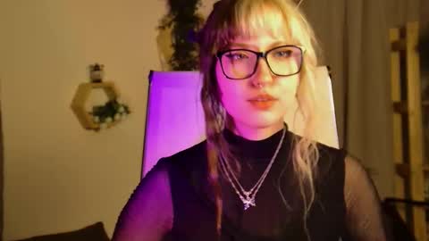 Mia online show from February 26, 7:24 pm