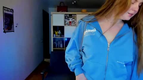 Snapshot of meow_k1tty chatting on June 1, 4:36 am Flora Next stream November 17th at 6 GMT online show from June 1, 4:36 am