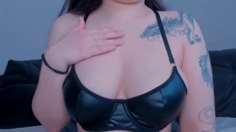 Snapshot of meow_rinnie chatting on July 1, 10:50 am My links --- online show from July 1, 10:50 am