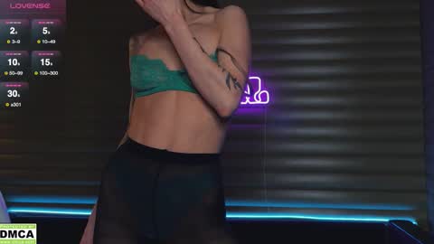 Snapshot of meowluv chatting on November 13, 7:13 pm NIKKY STIVE Every day from 1000 to 200 EST time. online show from November 13, 7:13 pm